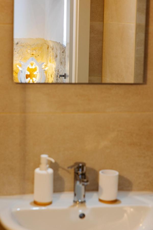 Apulian House Hotel Brindisi Bagian luar foto