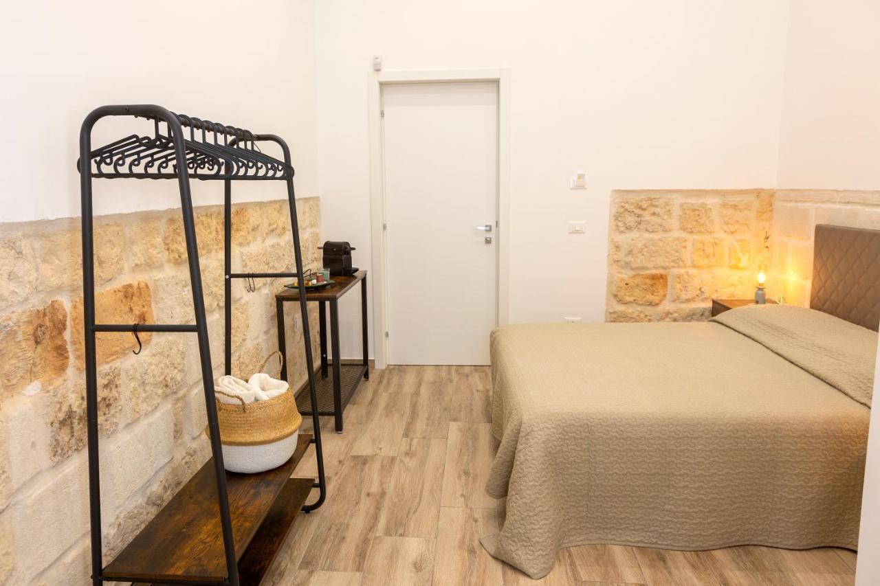 Apulian House Hotel Brindisi Bagian luar foto