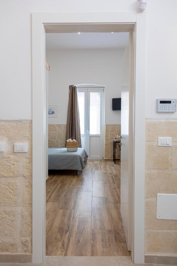 Apulian House Hotel Brindisi Bagian luar foto