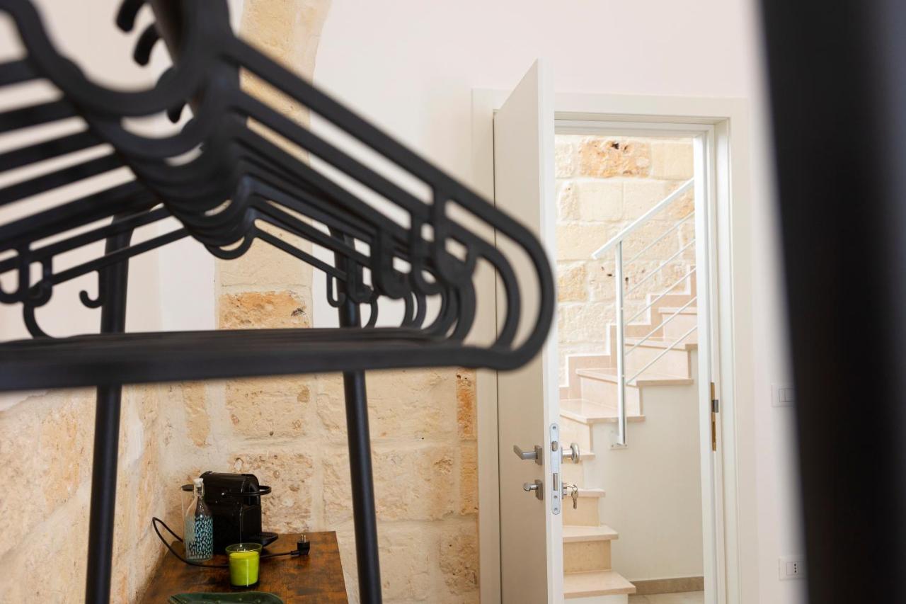 Apulian House Hotel Brindisi Bagian luar foto