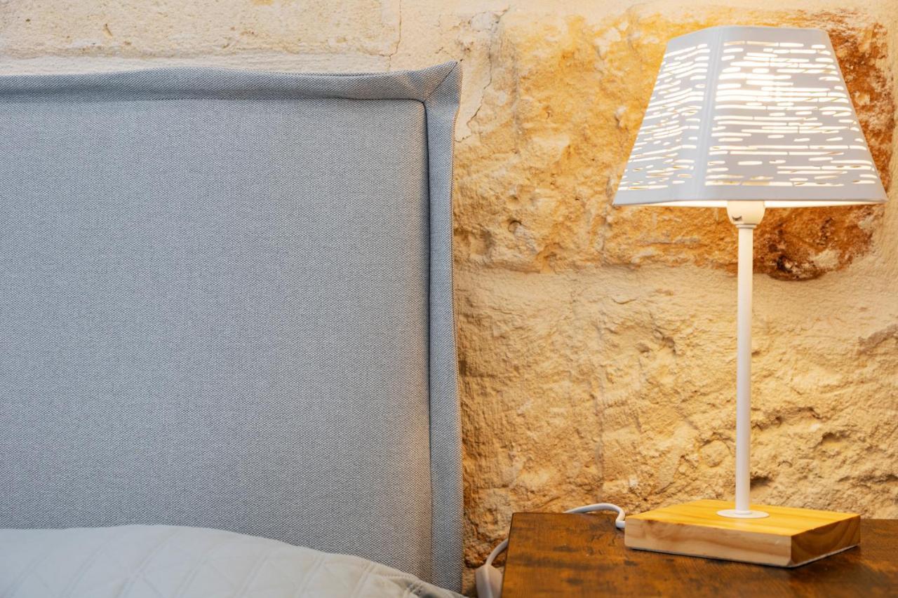 Apulian House Hotel Brindisi Bagian luar foto