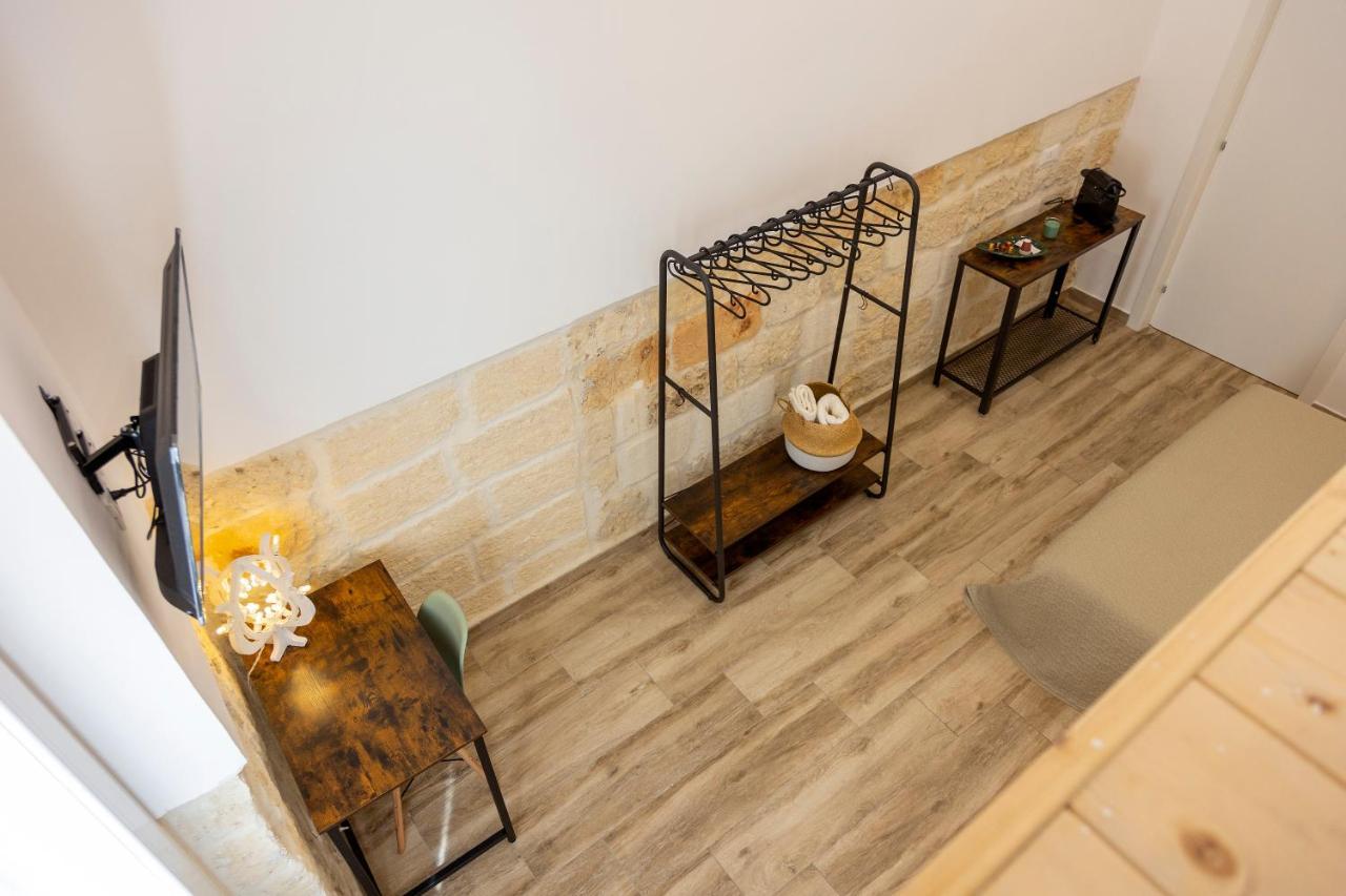 Apulian House Hotel Brindisi Bagian luar foto