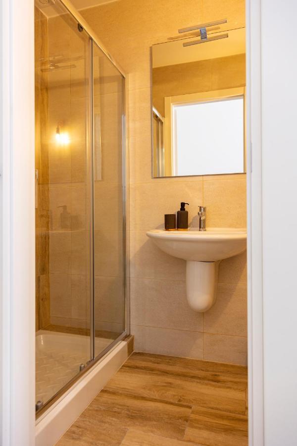 Apulian House Hotel Brindisi Bagian luar foto