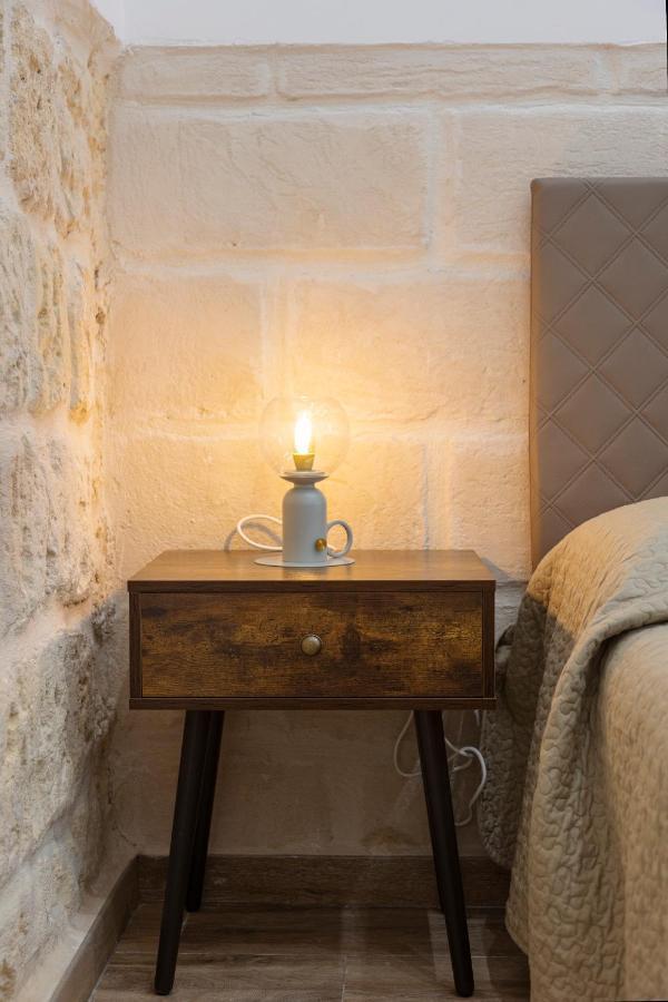Apulian House Hotel Brindisi Bagian luar foto
