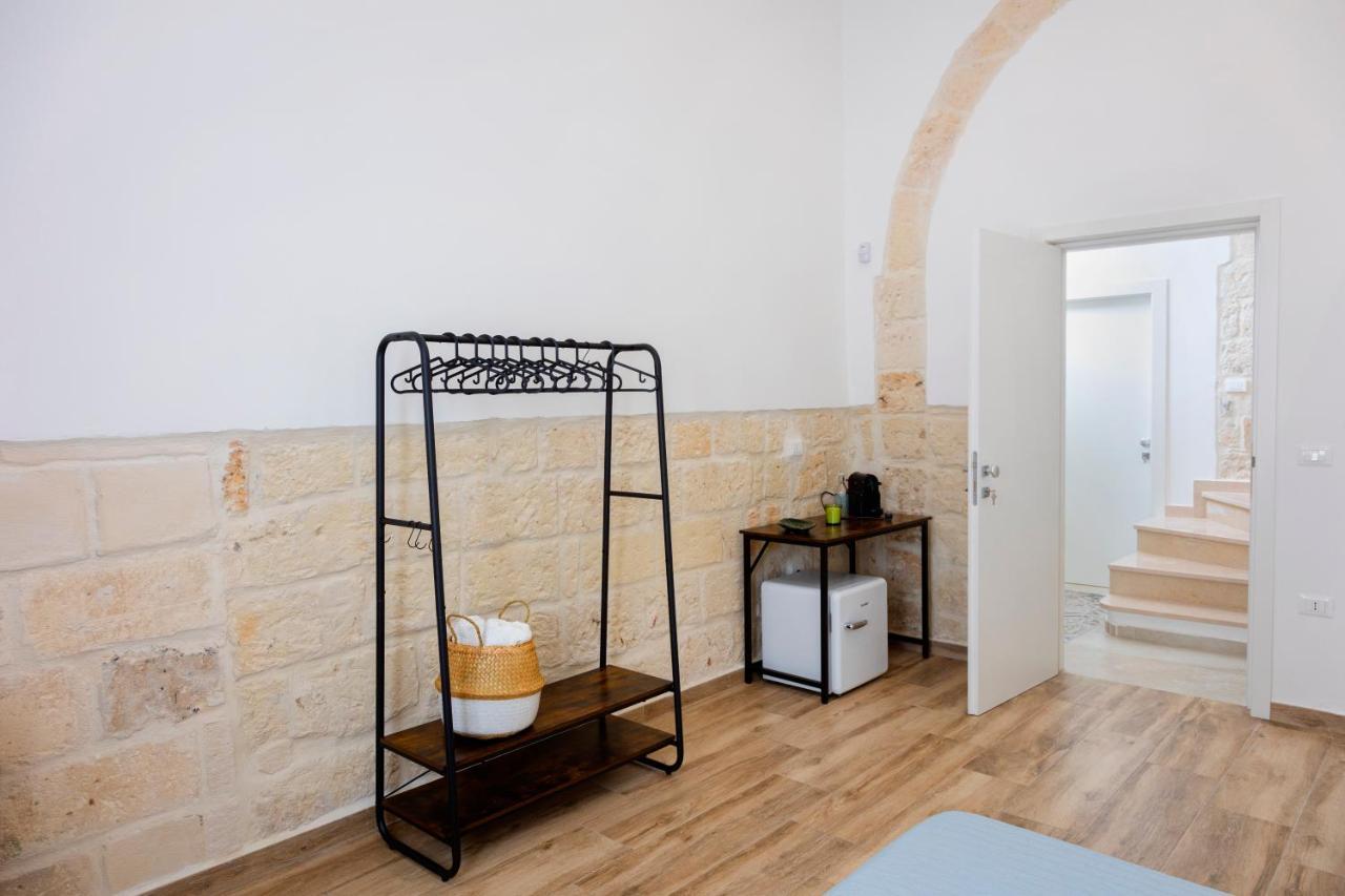 Apulian House Hotel Brindisi Bagian luar foto