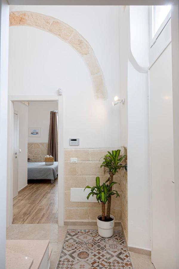 Apulian House Hotel Brindisi Bagian luar foto
