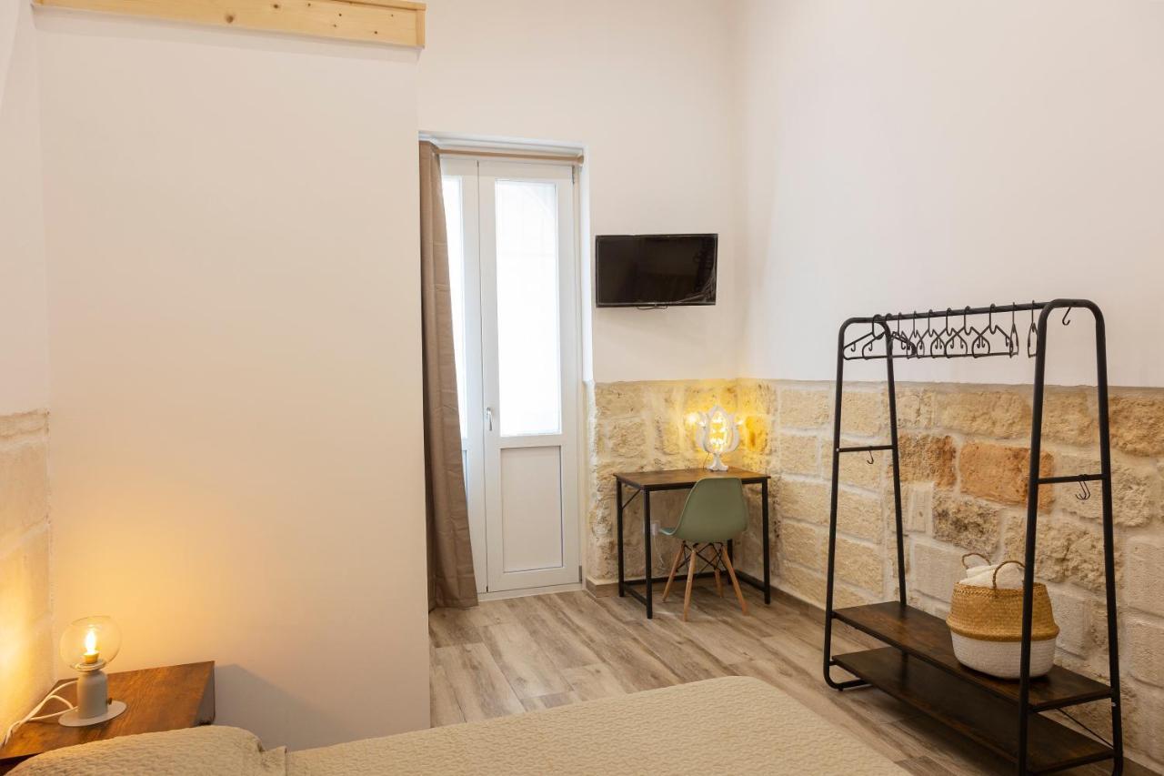 Apulian House Hotel Brindisi Bagian luar foto