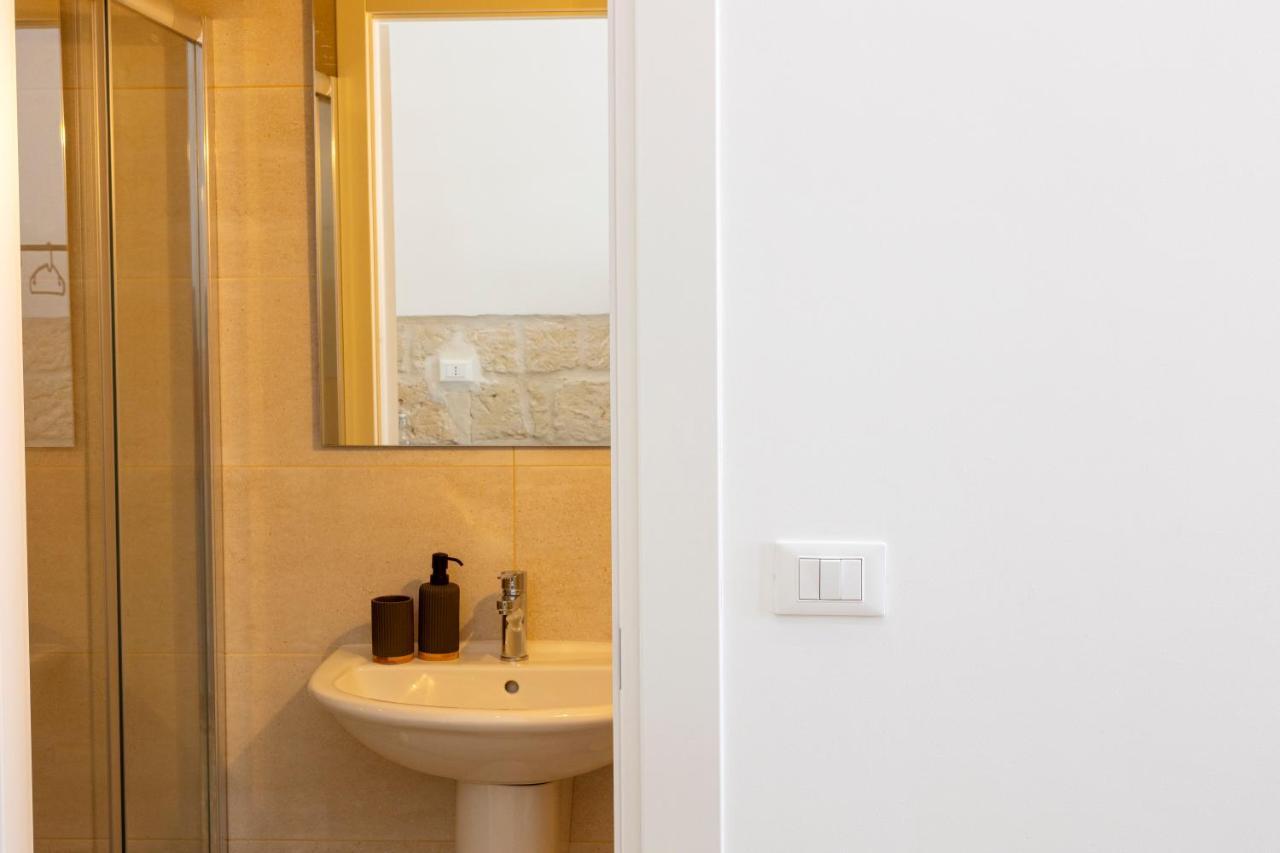 Apulian House Hotel Brindisi Bagian luar foto