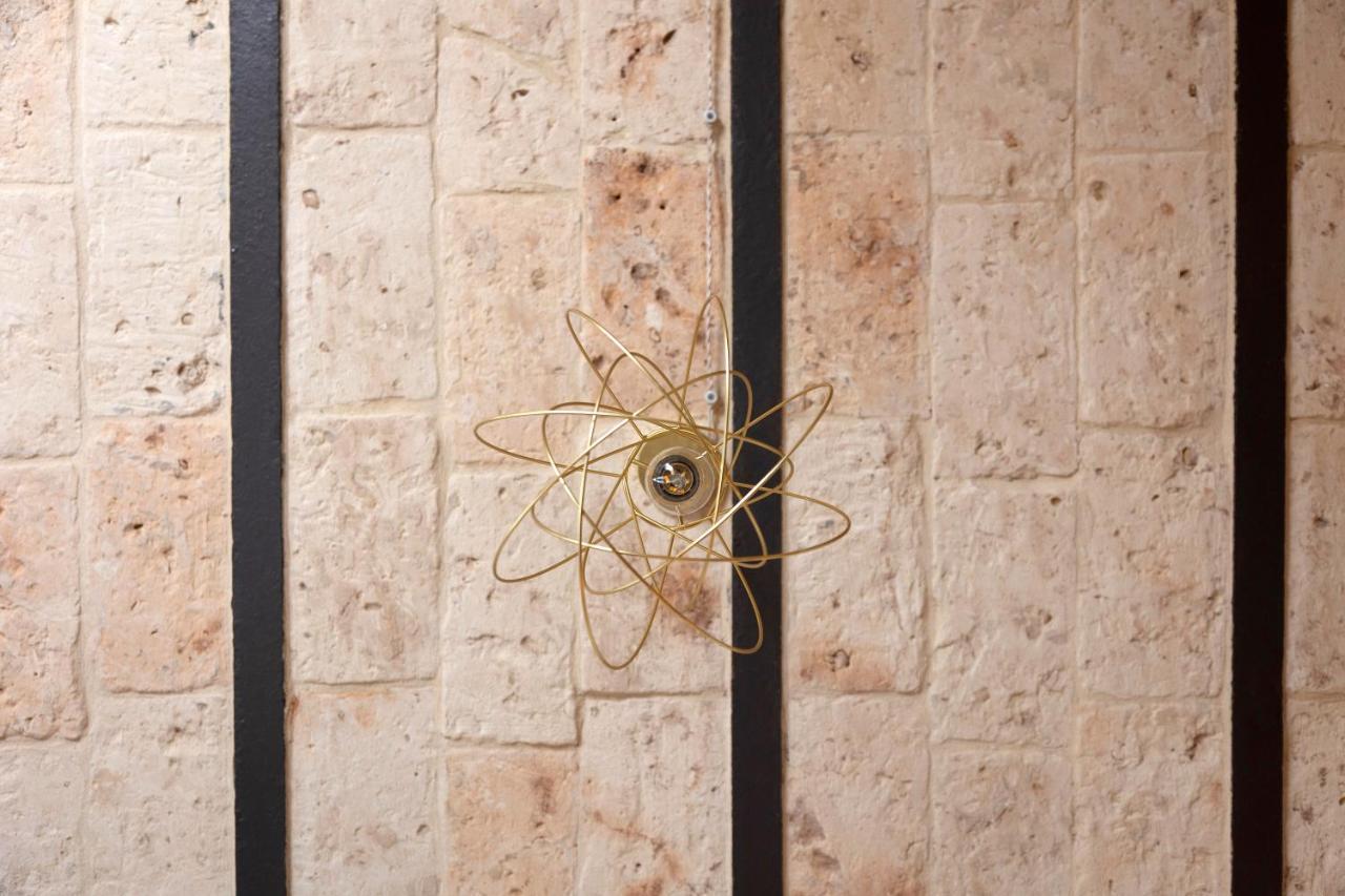 Apulian House Hotel Brindisi Bagian luar foto