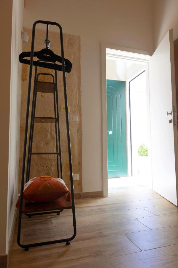 Apulian House Hotel Brindisi Bagian luar foto