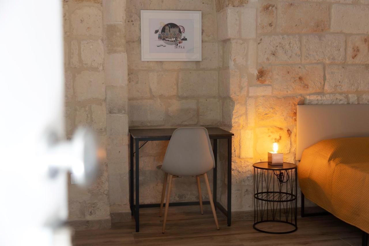 Apulian House Hotel Brindisi Bagian luar foto