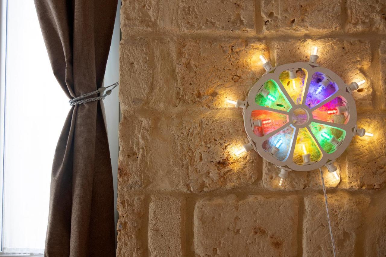 Apulian House Hotel Brindisi Bagian luar foto