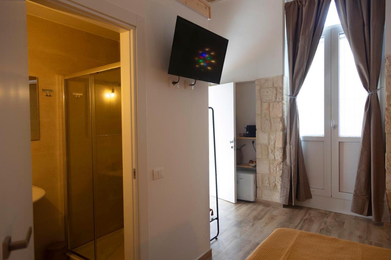 Apulian House Hotel Brindisi Bagian luar foto